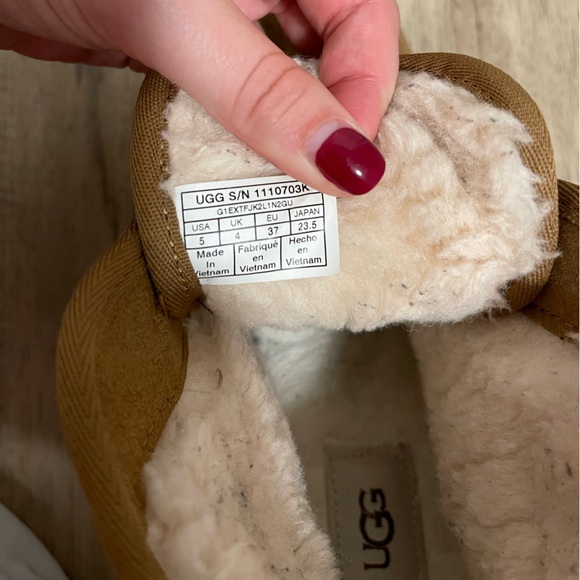 *SOLD* Mini UGGs - Picture 2 of 7